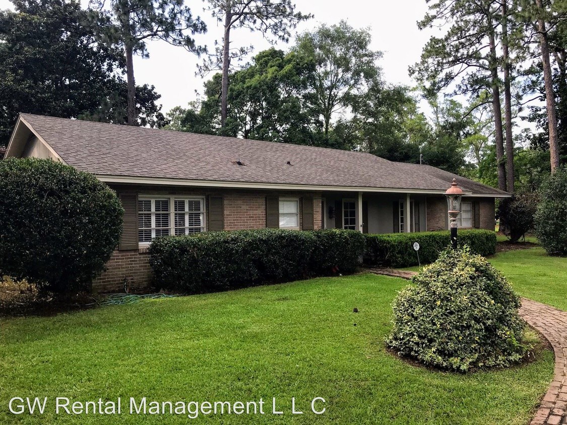 4 br, 2.5 bath House 400 W Marigold Avenue House for Rent in Foley