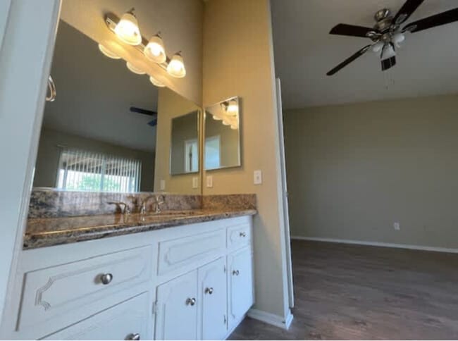 Building Photo - 11403 La Perla Dr