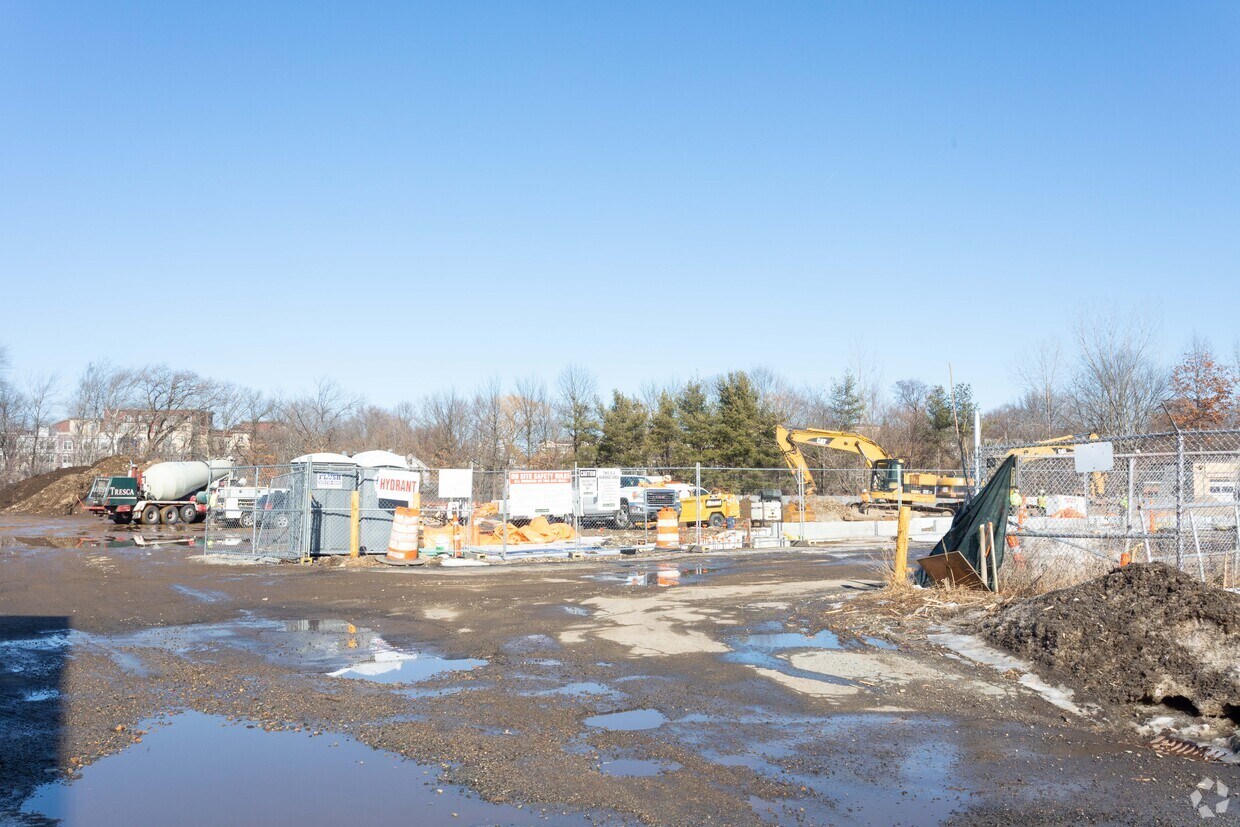 Allee on The Charles Apartments at 2 Los Angeles St Newton, MA