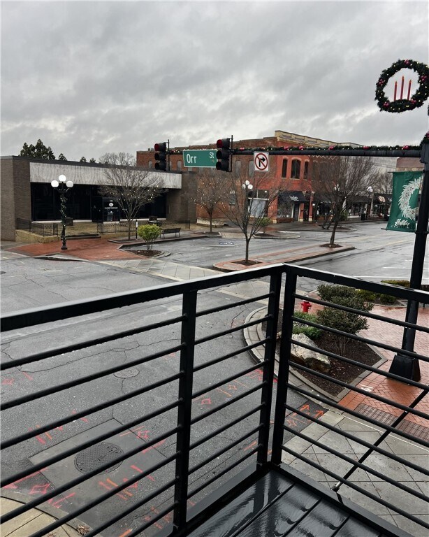 Foto del edificio - 214 N Main St