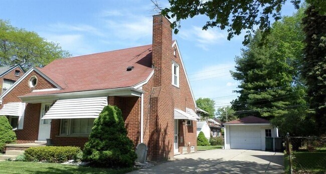 Foto del edificio - 24940 Cherry Hill St