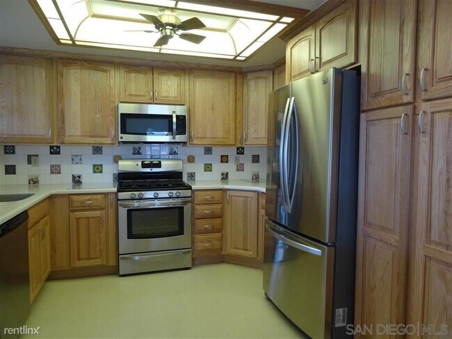 Foto del edificio - 3 br, 2 bath Townhome - 3918 Murray Hill R...