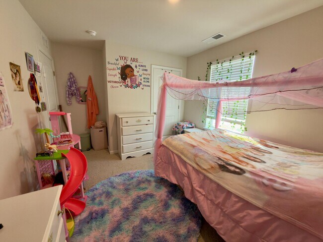 Foto del edificio - 61 New England Dr