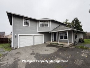 Building Photo - 821 B St