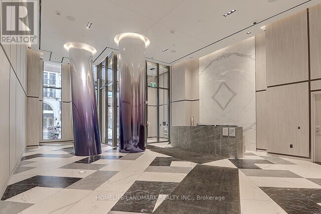 Photo du bâtiment - 395 Bloor St E