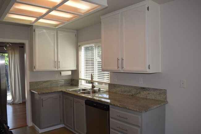 Building Photo - 1209 Ross Ct