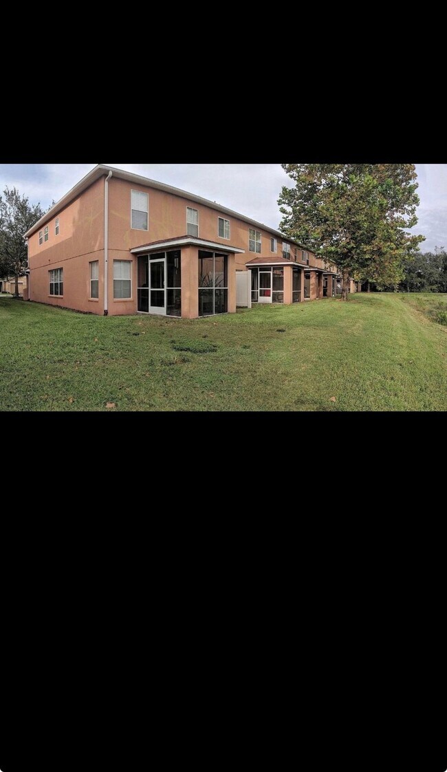 Building Photo - 10837 Kensington Park Ave