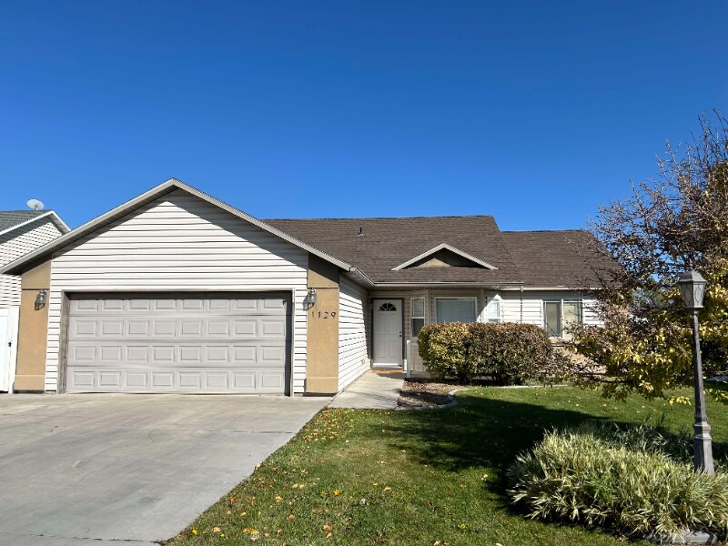 Primary Photo - 1129 Golden Pheasant Dr