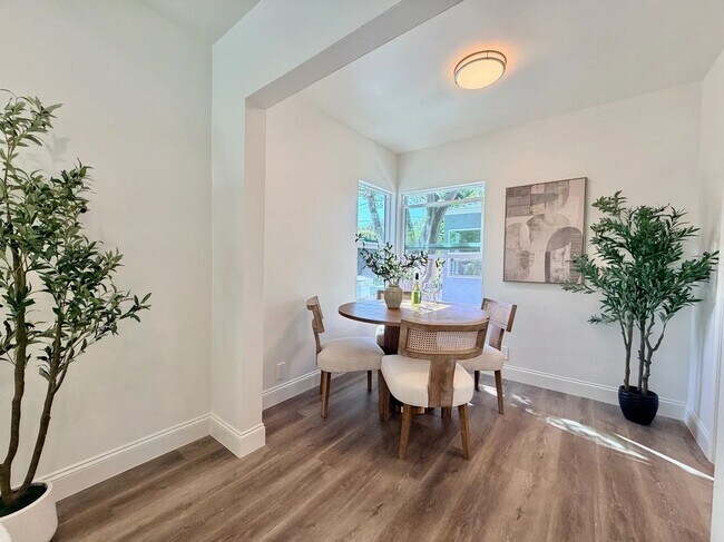 Foto del edificio - 2924 W Riverside Dr