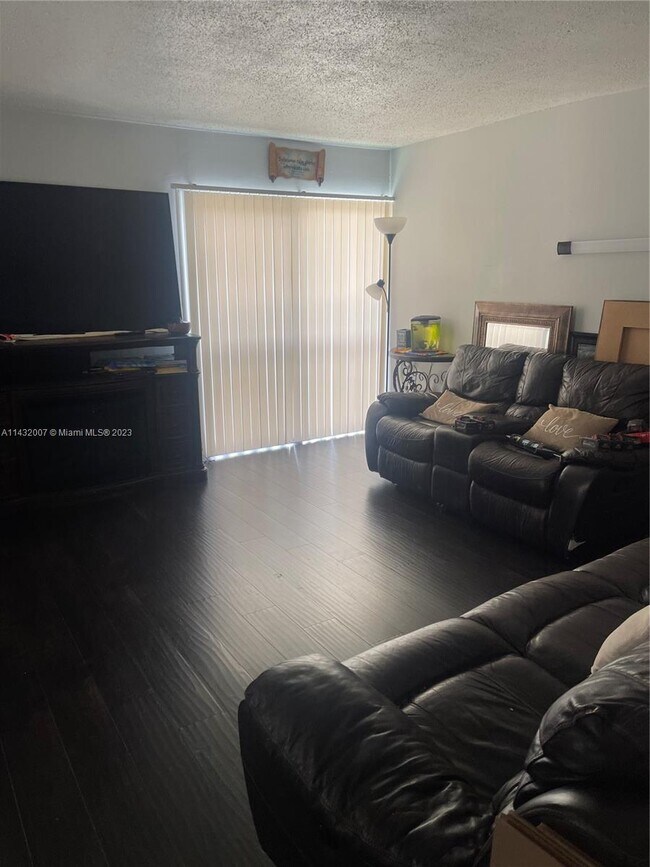 Foto del edificio - 3006 Coral Ridge Dr