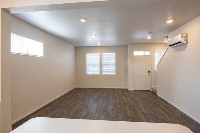 Foto del edificio - Three bedroom townhouse in Hazel Dell - Ce...