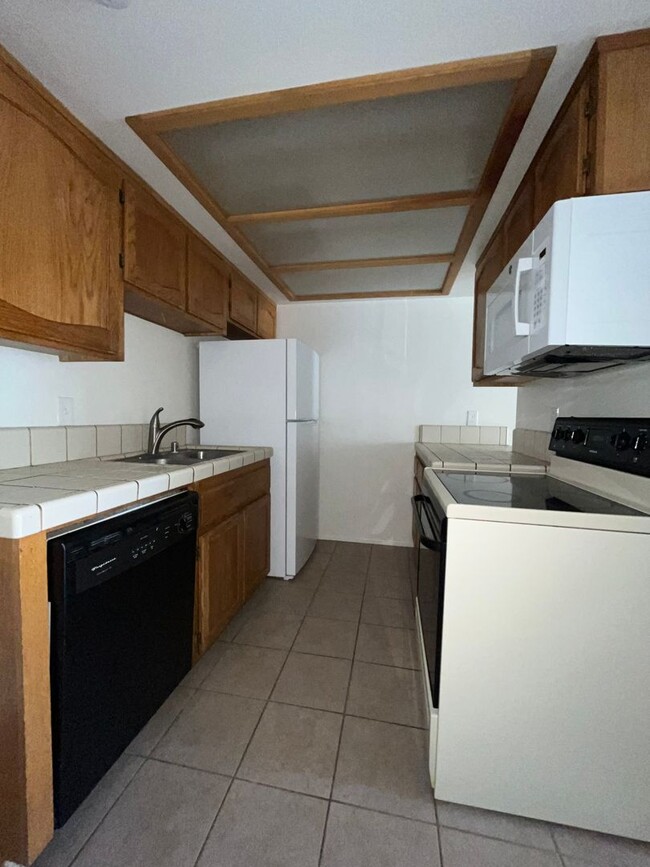 Building Photo - Available Now 1 Bedroom 1 Bath in Jess Ran...