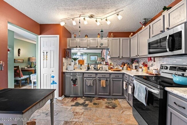 Building Photo - 3519 Rain Forest Dr W