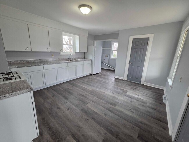 Foto del edificio - 3533 Douglas Ave