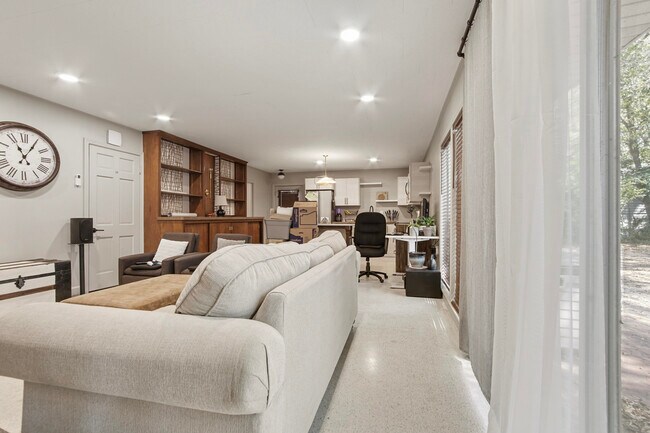 Foto del edificio - 215 Live Oak Ave E