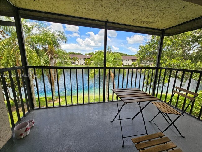 Foto del edificio - 5361 Treetops Dr