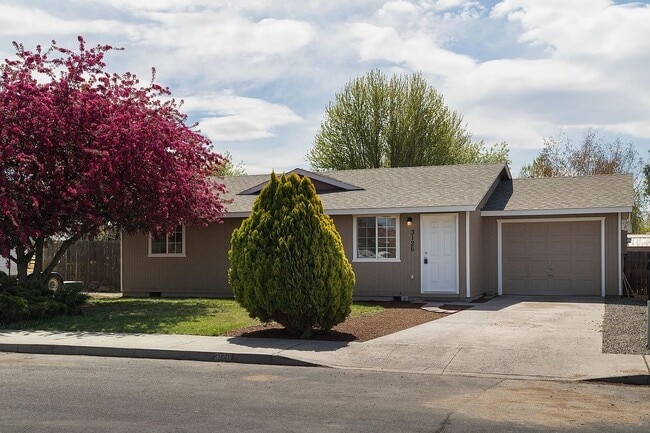 Building Photo - 3126 SW Pumice Ave