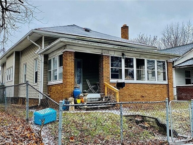 Building Photo - 1348 N Gale St