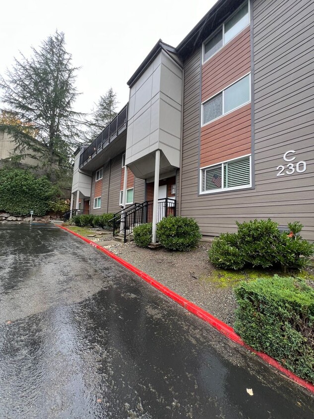 Foto principal - Cozy 1 bed 1 bath in Downtown Issaquah. Av...