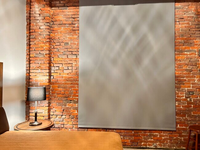 Building Photo - 570 S Front St