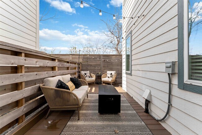 Building Photo - 671 Press St