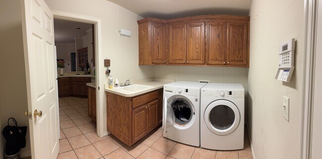 Foto del edificio - 15509 Monarch Ln