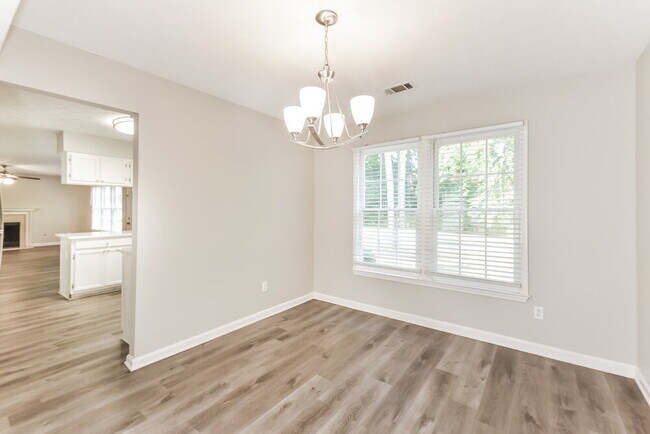 Foto del edificio - 4877 Fielding Way