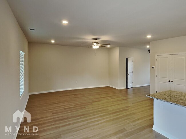 Building Photo - 110 Lightning Dr