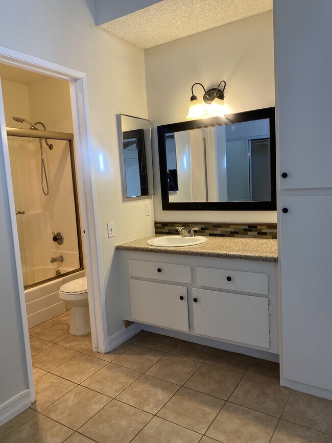 Foto del edificio - 5460 White Oak Ave