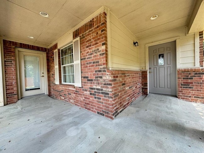 Building Photo - 9000 Spiceland Cir