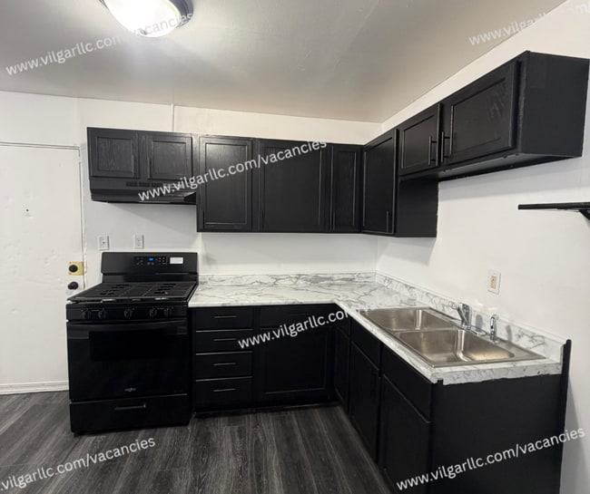 Foto del edificio - FOR RENT — SPACIOUS 3 BED / 1 BATH HOME