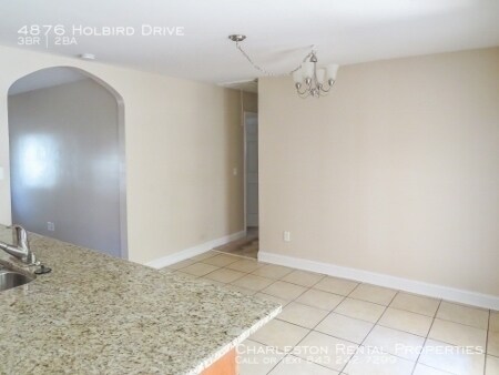 Building Photo - 4876 Holbird St