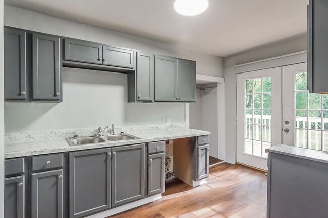 Foto del edificio - 6736 Frankfort Ave