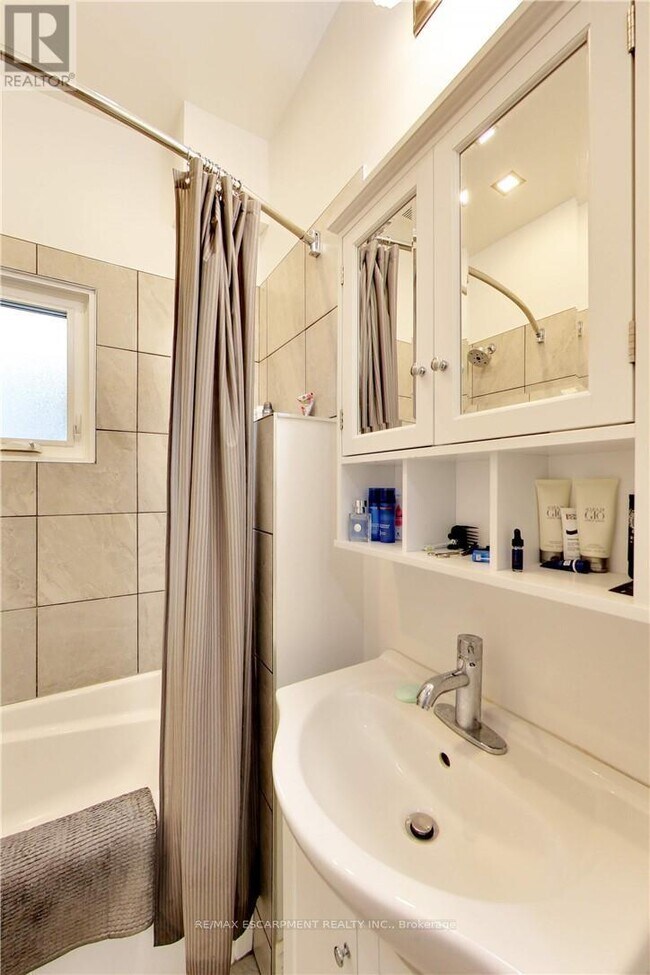 Photo du bâtiment - 122 Forsyth St N