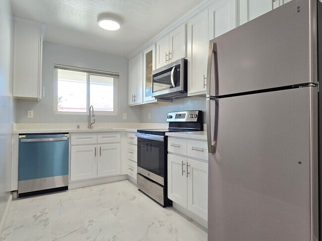 Foto del edificio - 446 S Bernardo Ave