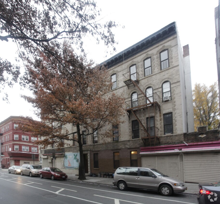 Building Photo - 550 De Kalb Ave