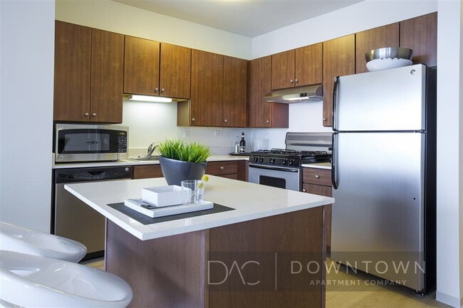 Building Photo - 323 E Wacker Dr