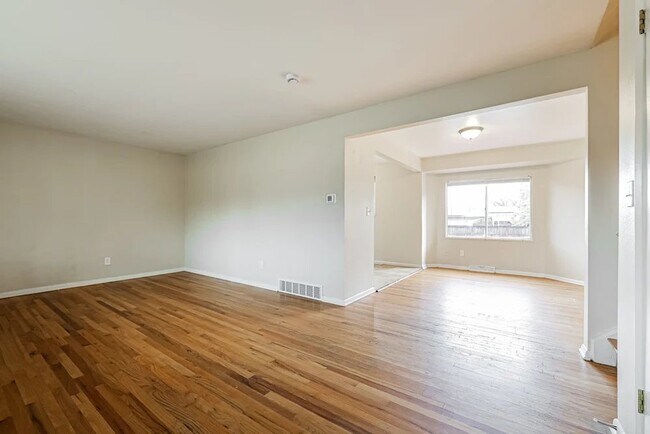 Foto del edificio - 128256 E Virginia Pl