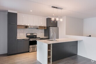 Building Photo - 9675 Av. Papineau