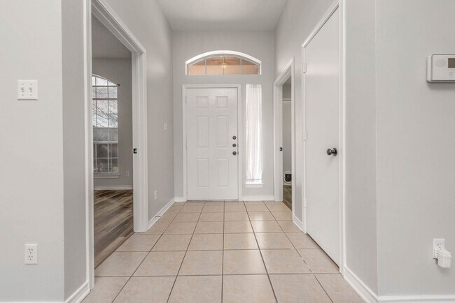Foto del edificio - FALL 2024 PRE-LEASE 4bed/2bath House Close...