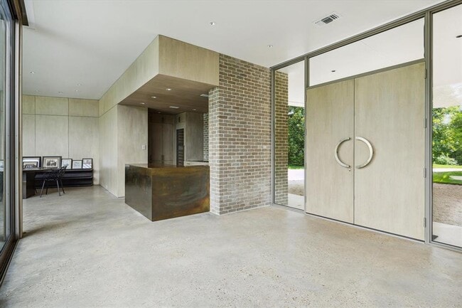 Building Photo - 9 Pinehill Ln