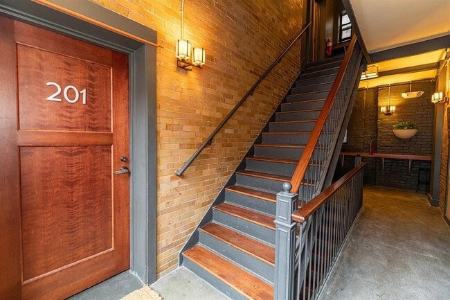 Building Photo - 14 W 14th St