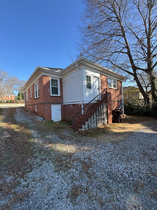 Foto del edificio - 220 Williamston Rd