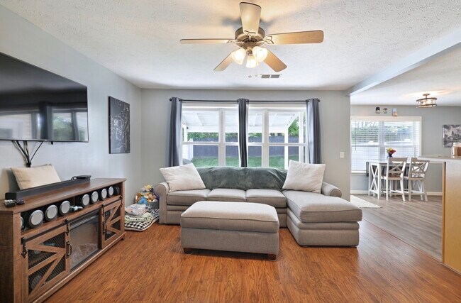 Building Photo - 642 Ken Pilkerton Dr