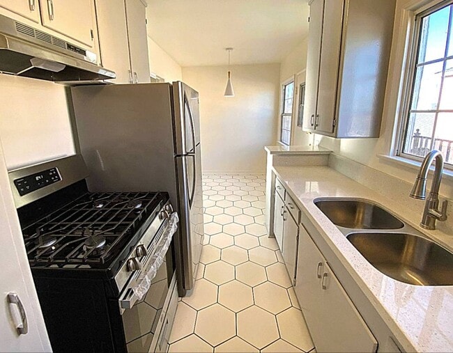 Building Photo - 4403 1/2 W. Exposition Blvd.