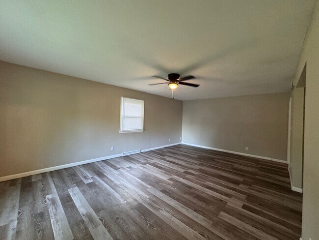 Foto del edificio - Cute 3 Bedroom Home Available Now