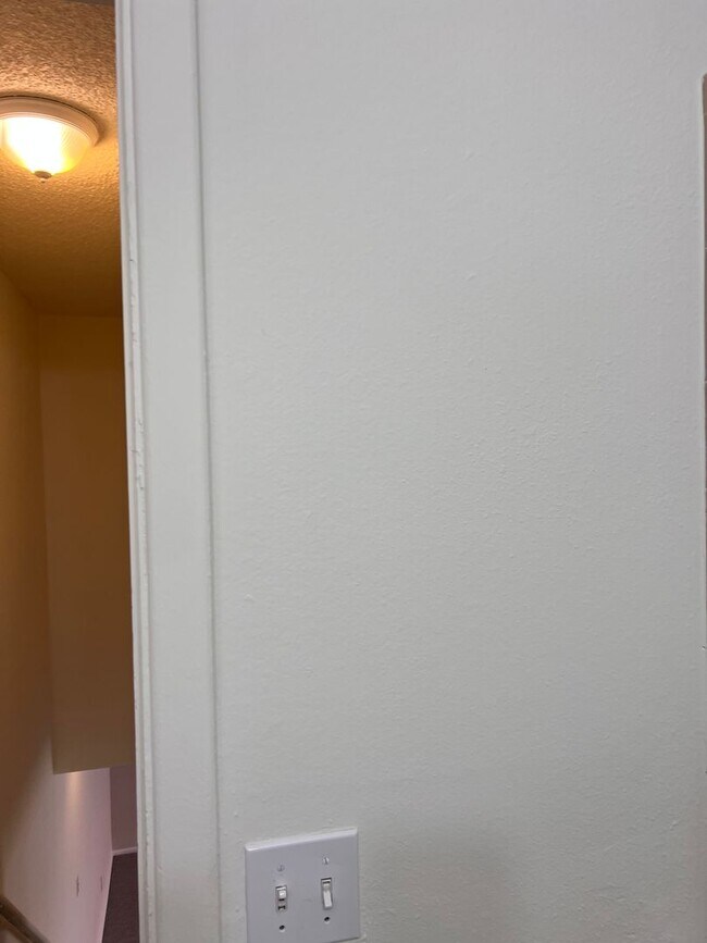 Foto del edificio - Spacious Three Bedroom Townhome in Westmin...