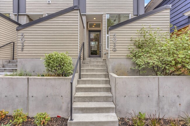Building Photo - 503 NE 72nd St