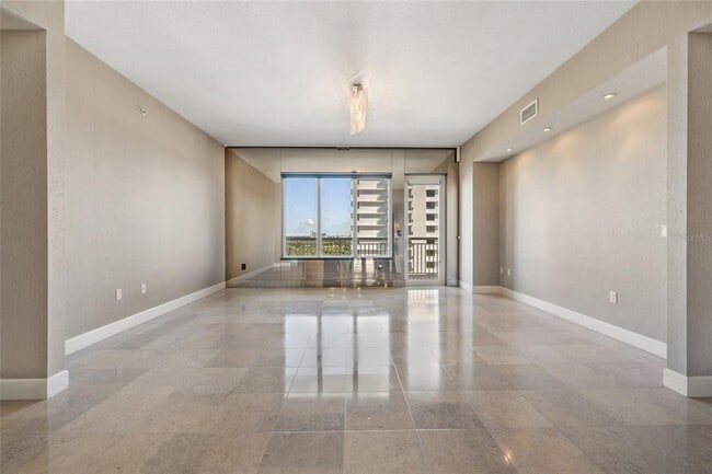 Building Photo - 100 S Eola Dr