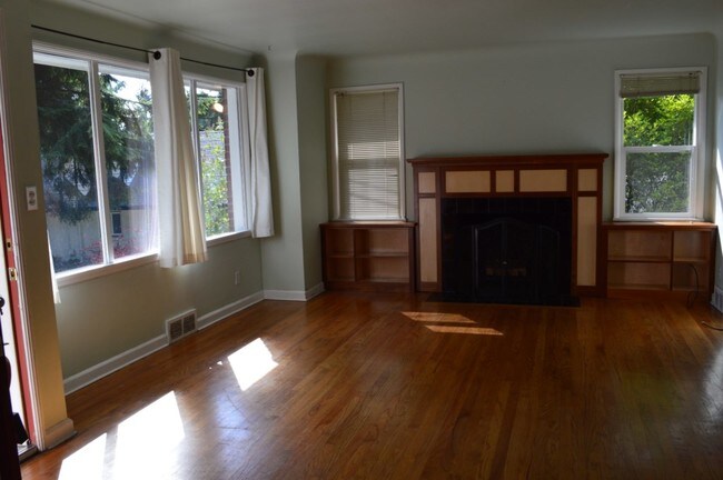 Building Photo - House in Victory Heights